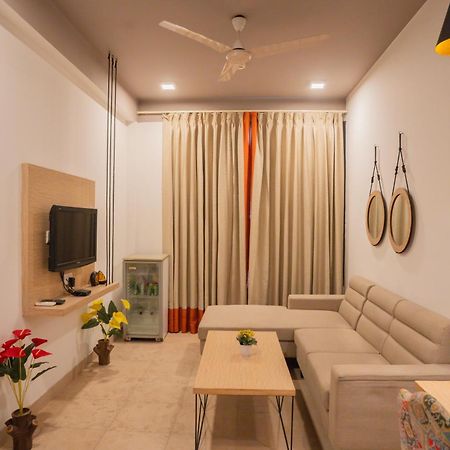 Ahuja Residency Parklane Hotel Gurgaon Exterior photo
