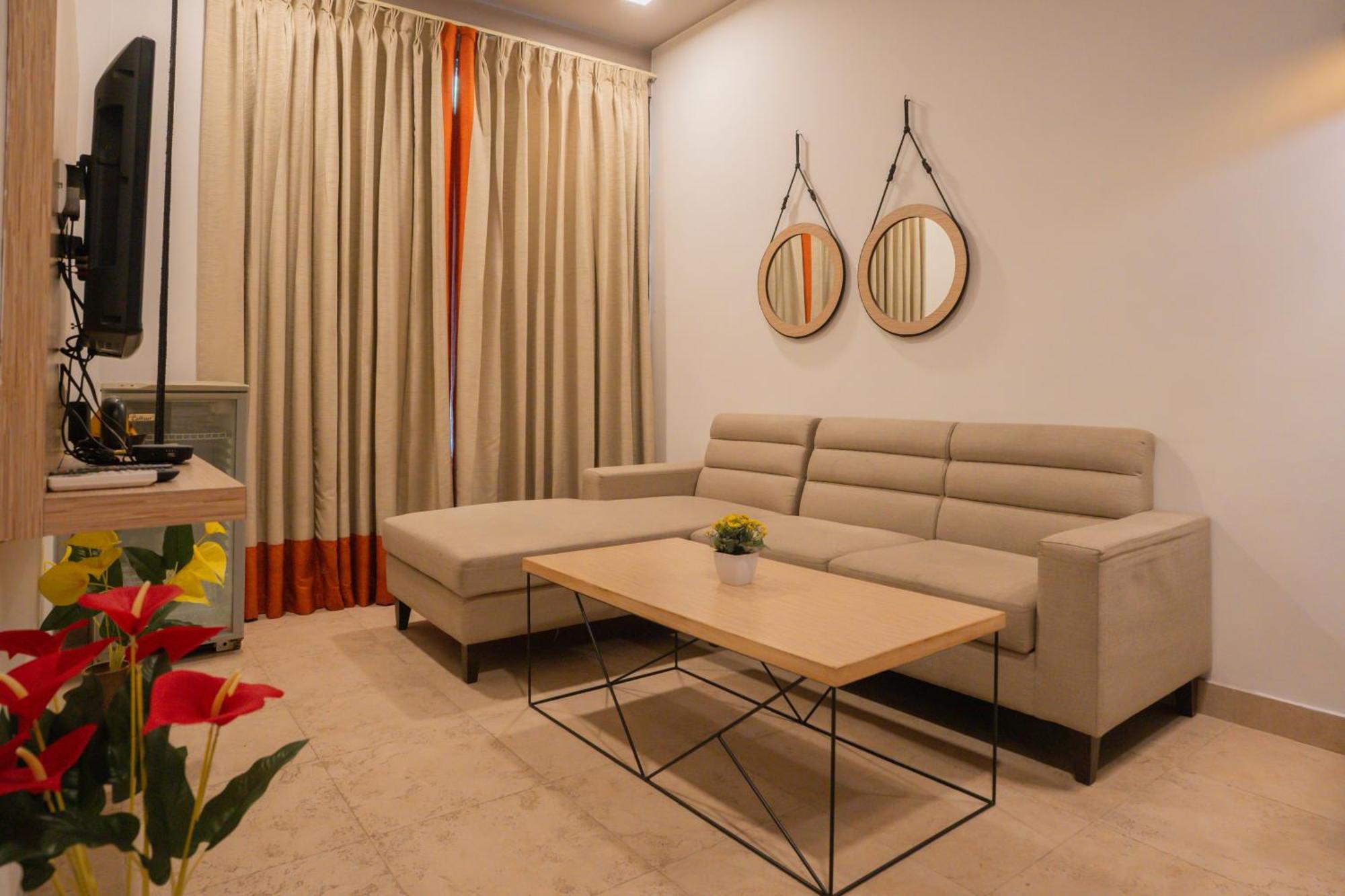 Ahuja Residency Parklane Hotel Gurgaon Exterior photo