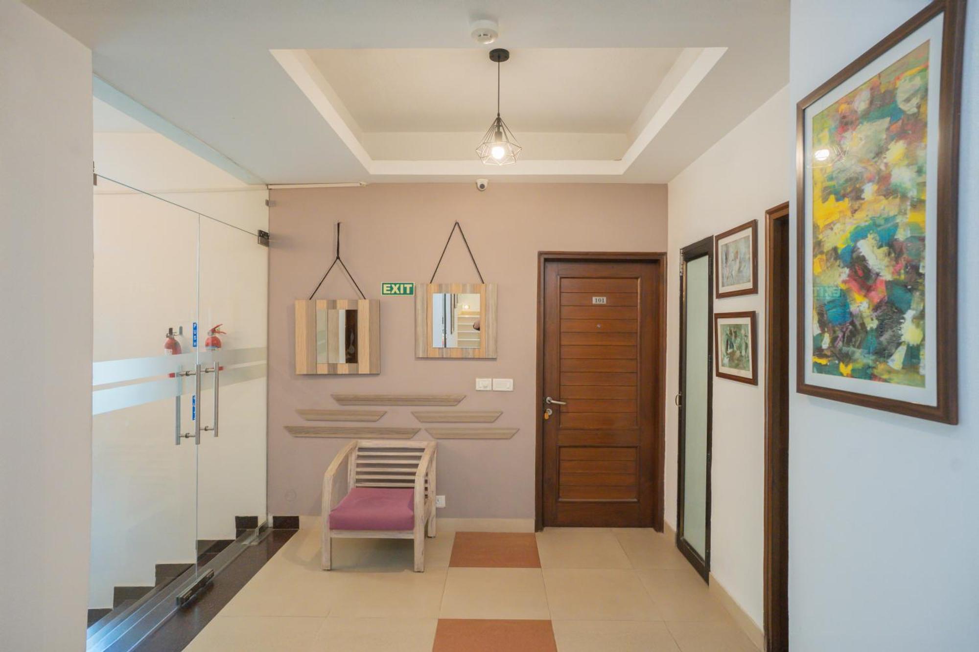 Ahuja Residency Parklane Hotel Gurgaon Exterior photo
