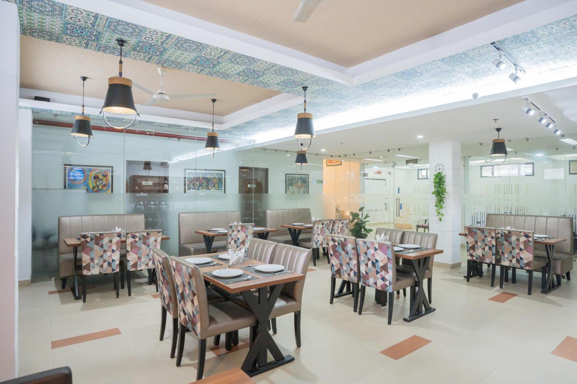 Ahuja Residency Parklane Hotel Gurgaon Exterior photo