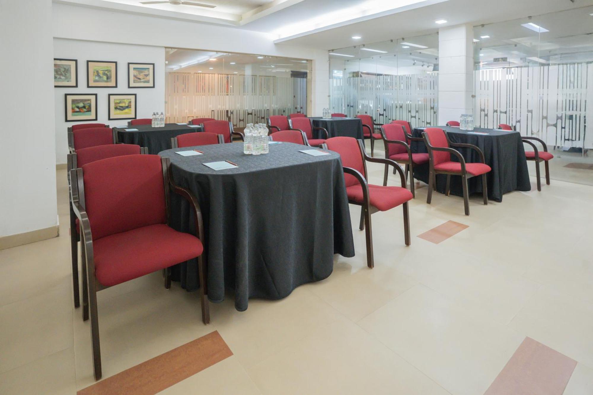 Ahuja Residency Parklane Hotel Gurgaon Exterior photo
