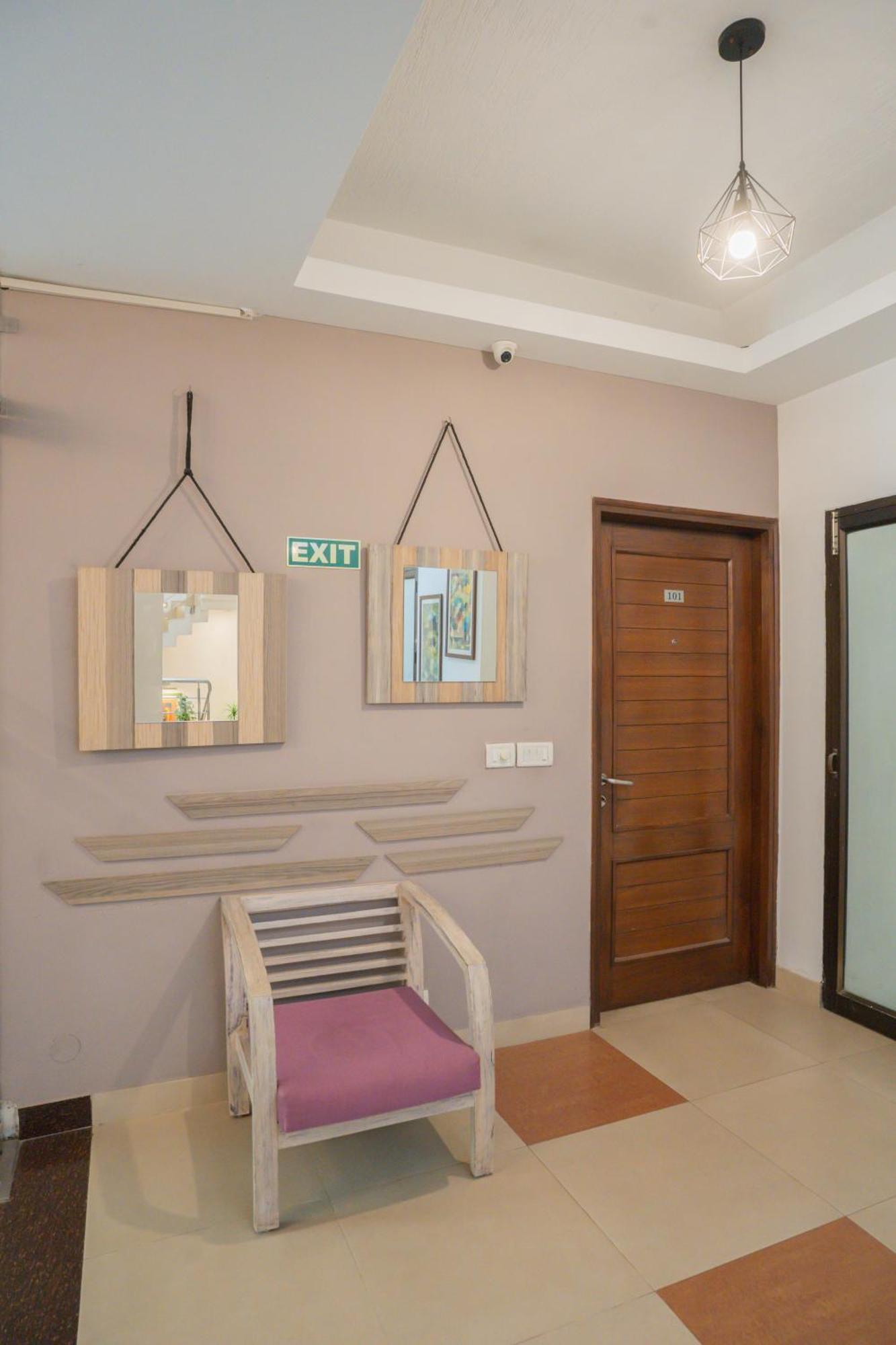 Ahuja Residency Parklane Hotel Gurgaon Exterior photo