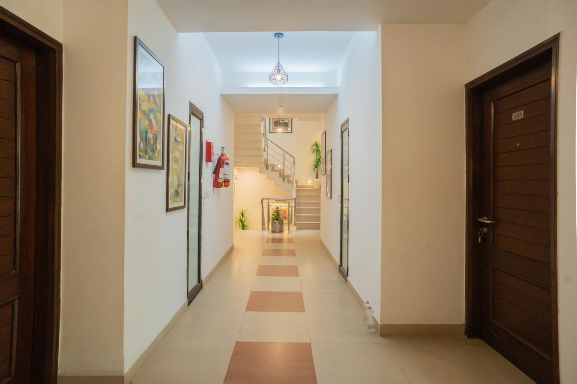 Ahuja Residency Parklane Hotel Gurgaon Exterior photo