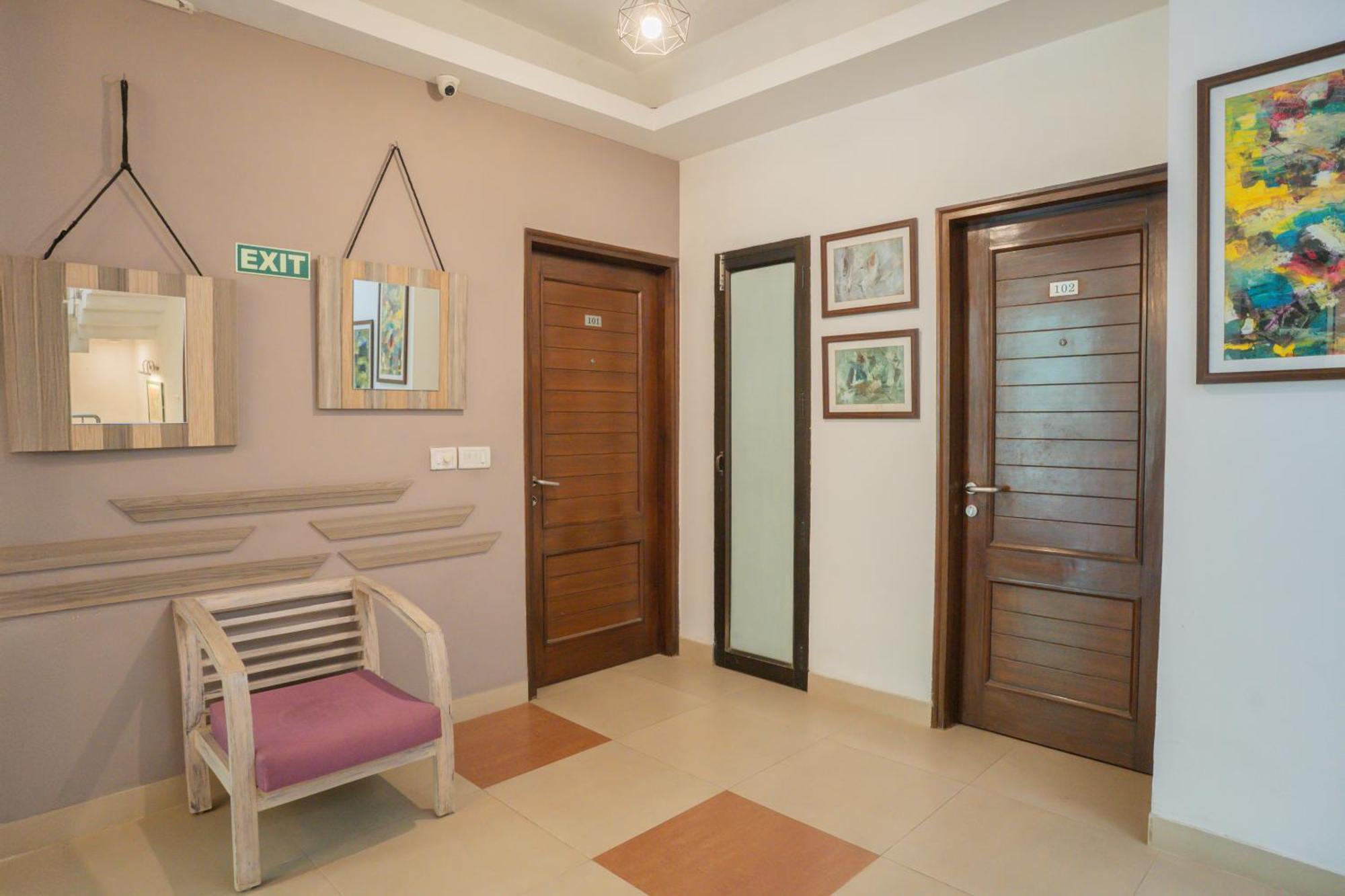 Ahuja Residency Parklane Hotel Gurgaon Exterior photo