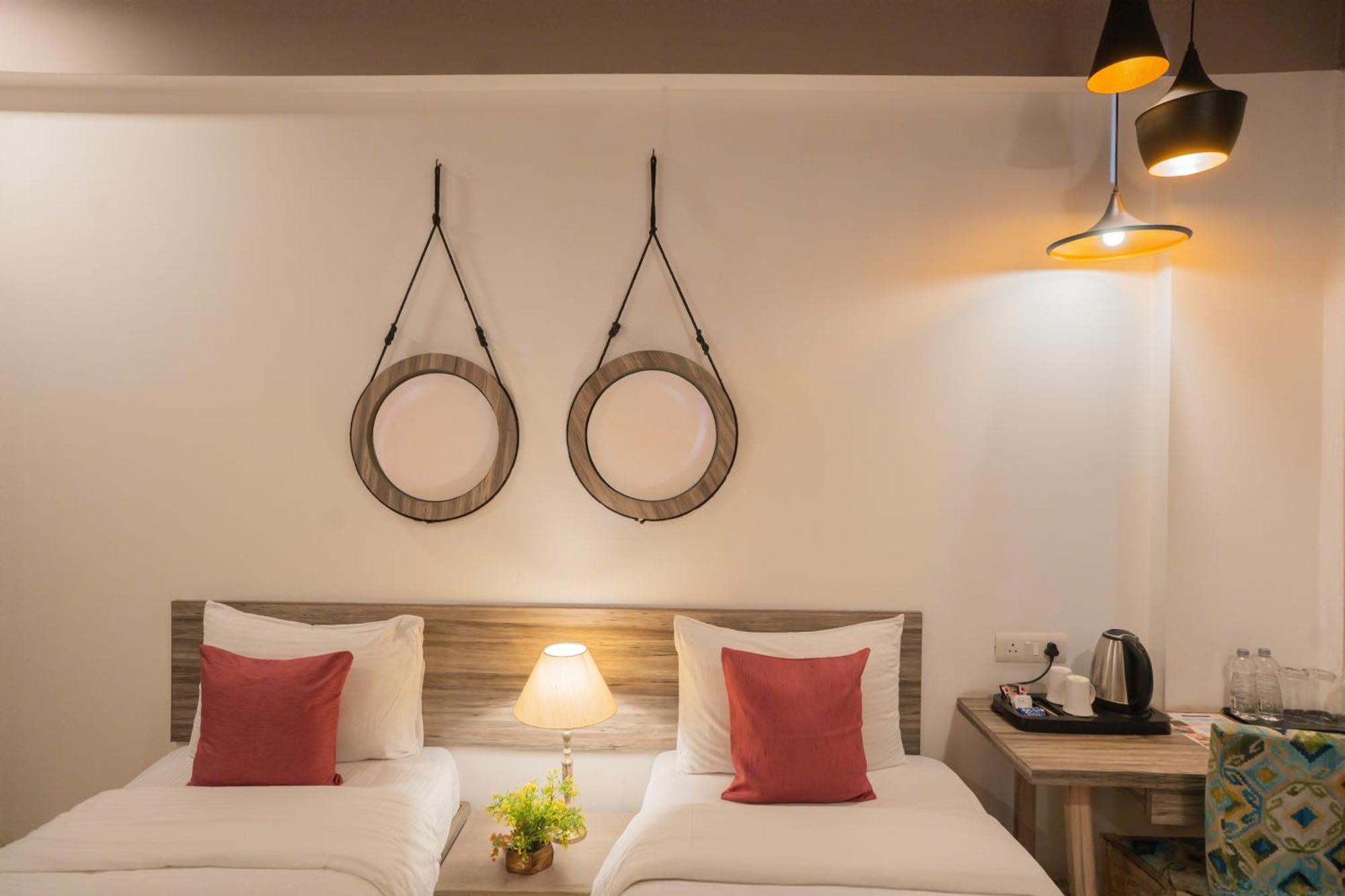 Ahuja Residency Parklane Hotel Gurgaon Exterior photo