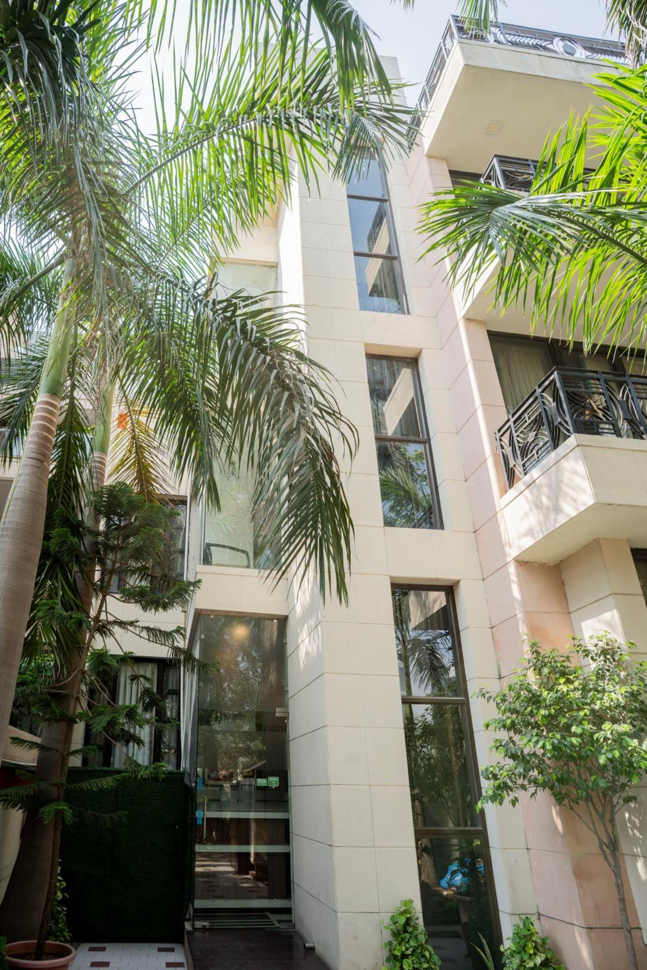 Ahuja Residency Parklane Hotel Gurgaon Exterior photo