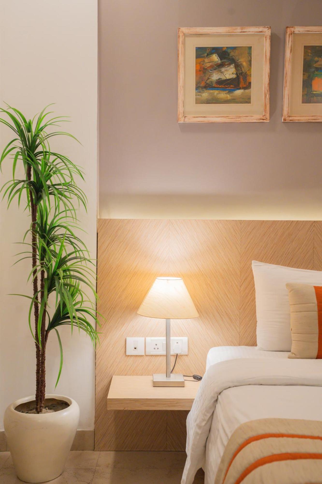 Ahuja Residency Parklane Hotel Gurgaon Exterior photo