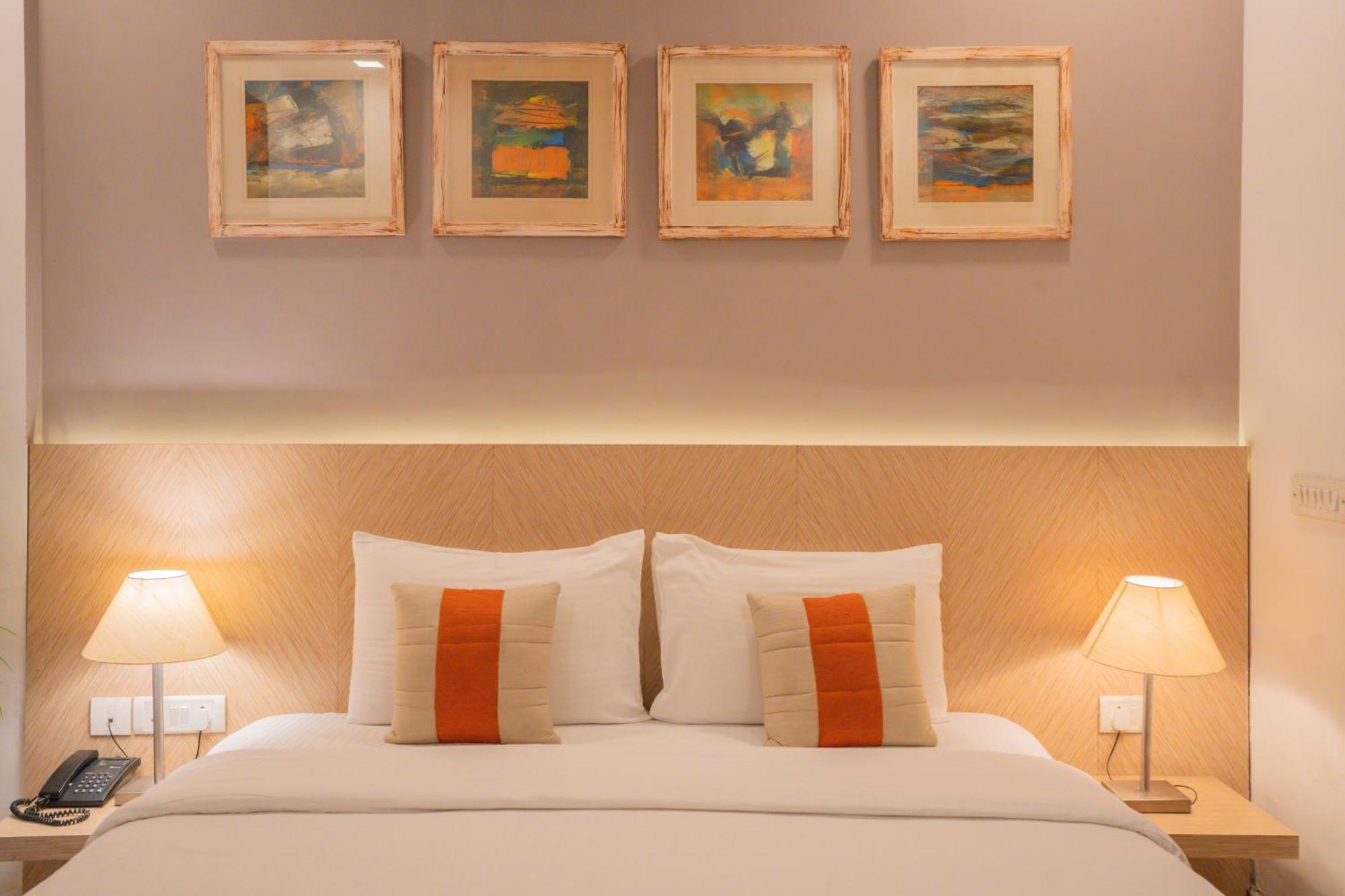 Ahuja Residency Parklane Hotel Gurgaon Exterior photo