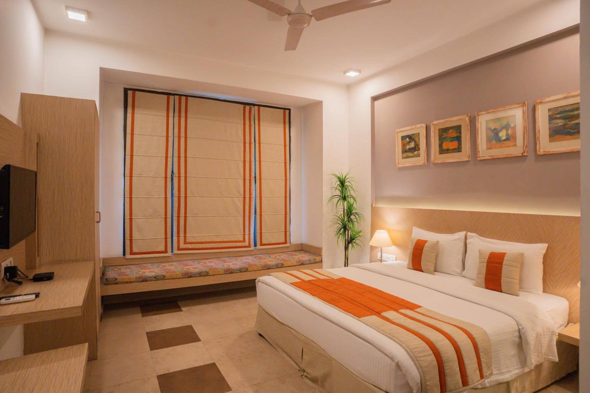 Ahuja Residency Parklane Hotel Gurgaon Exterior photo